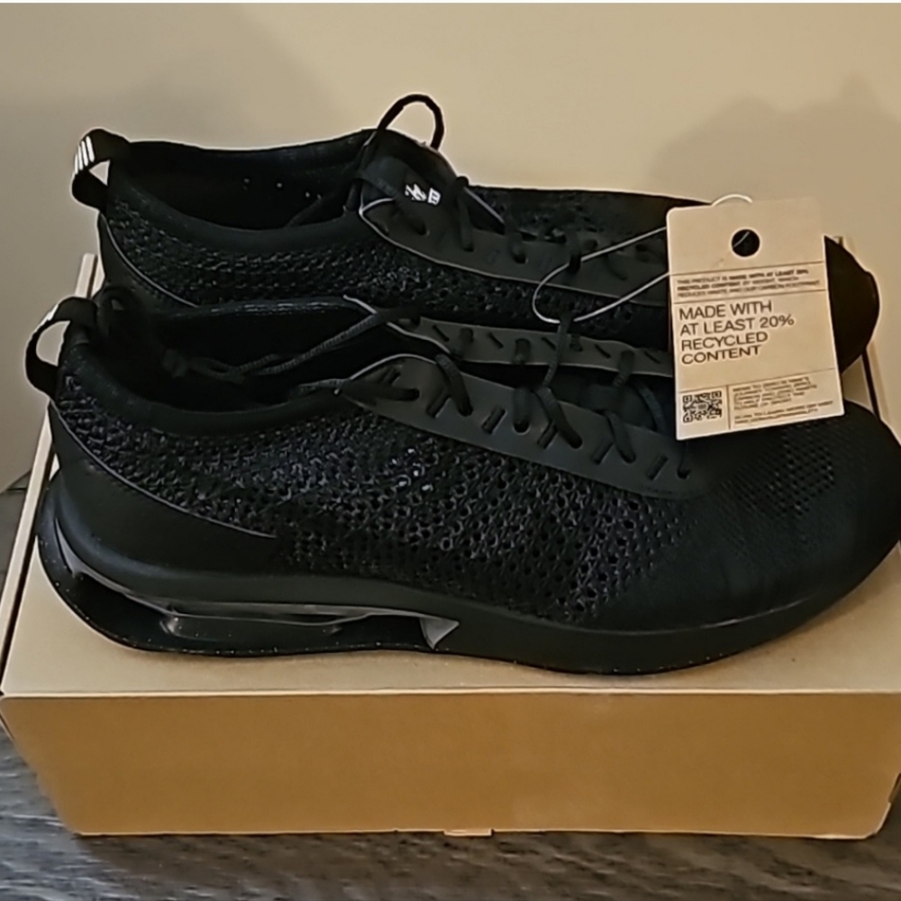 NikeAir Max Flyknit Racer sneakers Size  Running Shoes.Size 10,10.5, 11, 11.5,13